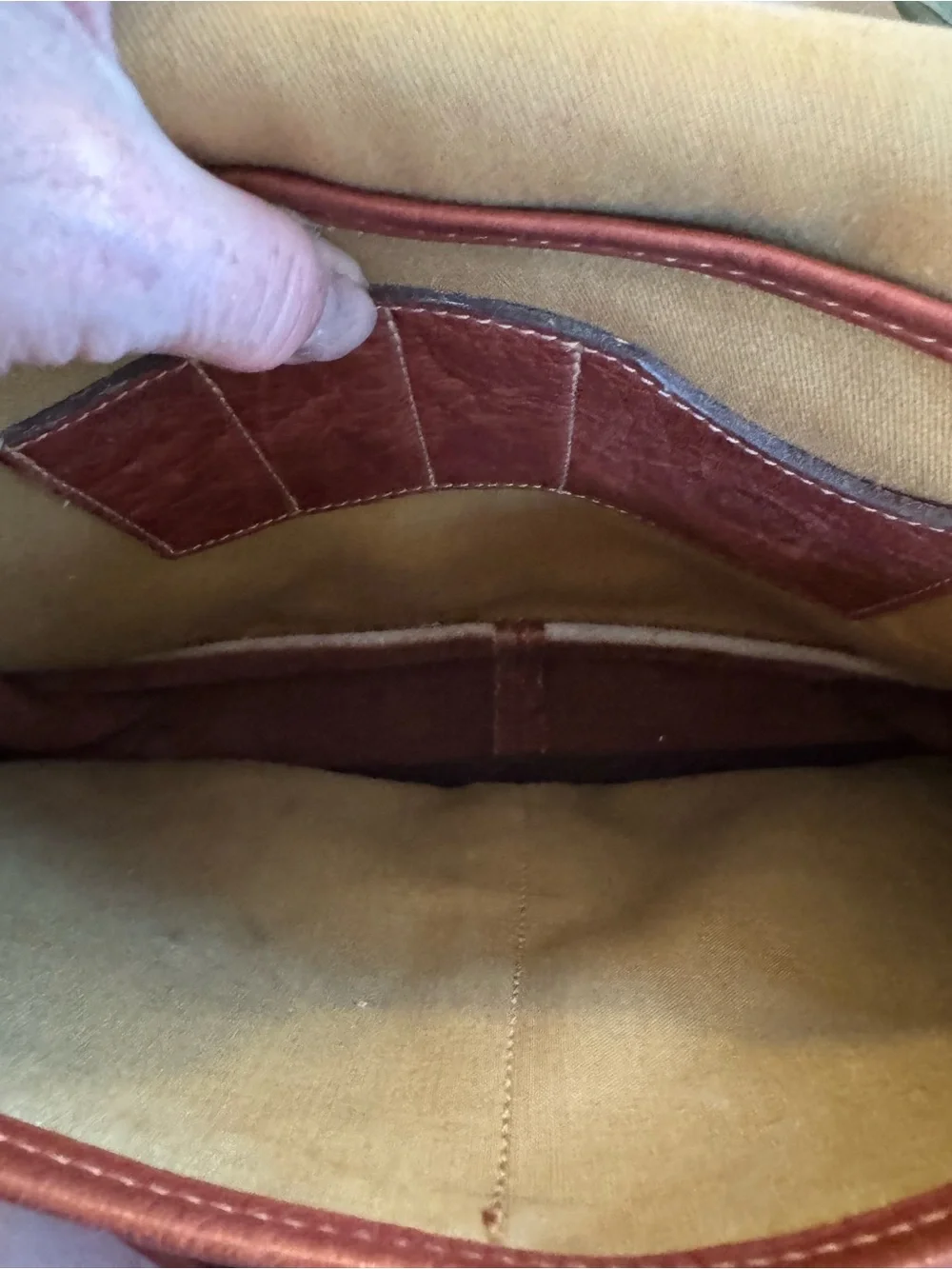 Levenger Tusting Clipper Leather Messenger Bag Made In England
